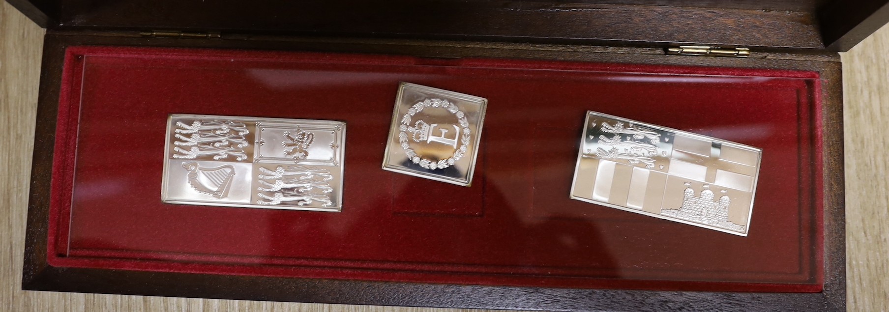 Four assorted modern cased silver ingot sets, to include 'The Beauty of Britain's Churches', 47oz, 'The Official World Wildlife Collection', 49oz, 'The Queens Beasts', 15oz and 'The Royal Standards' 3.5oz